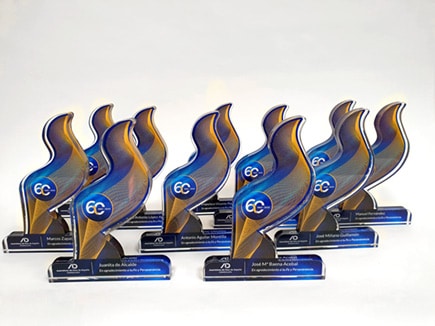 Trofeos recortados con láser e impresos digitalmente