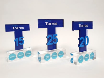 Premios Grupo Torres antiguedad de empleados, en metacrilato de varios colores