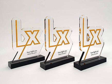 Premios para la gala LX 2024 realizados en metacrilato e impresión digital directa